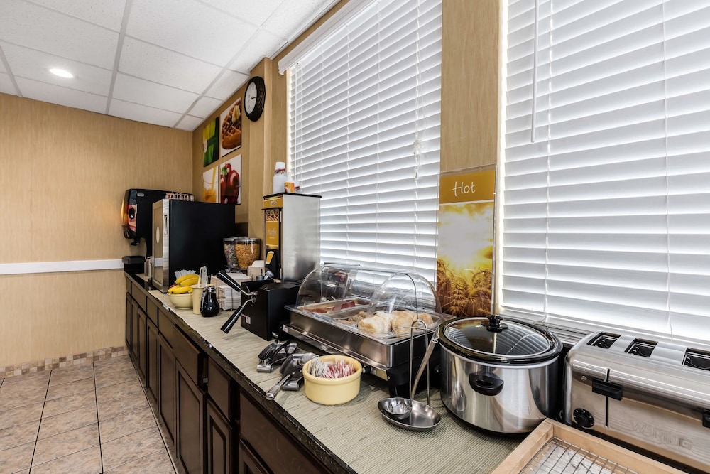 Quality Inn Tullahoma, TN 29/36