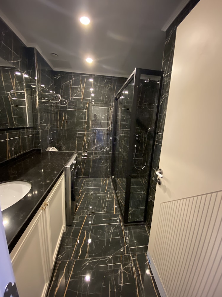 Princely Suites 7/50
