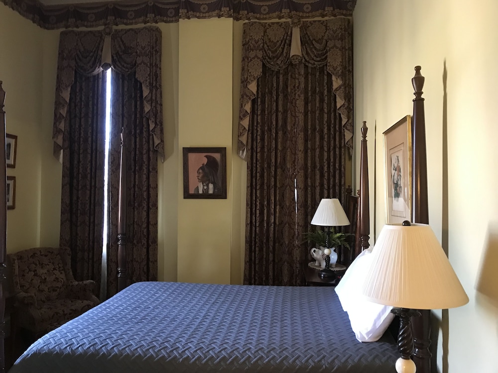 The Guest House Historic Mansion 23/73