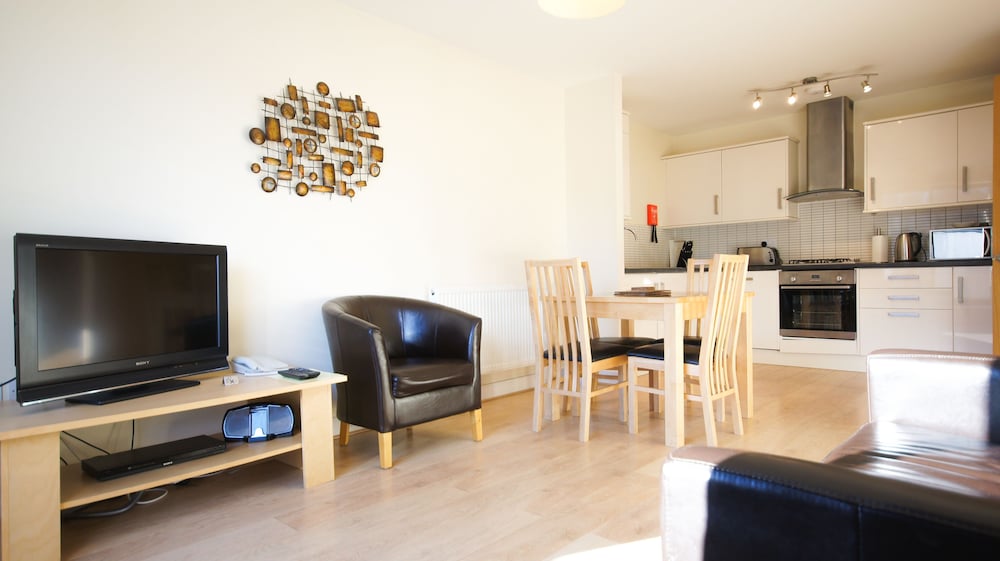 Crompton Court 25/38