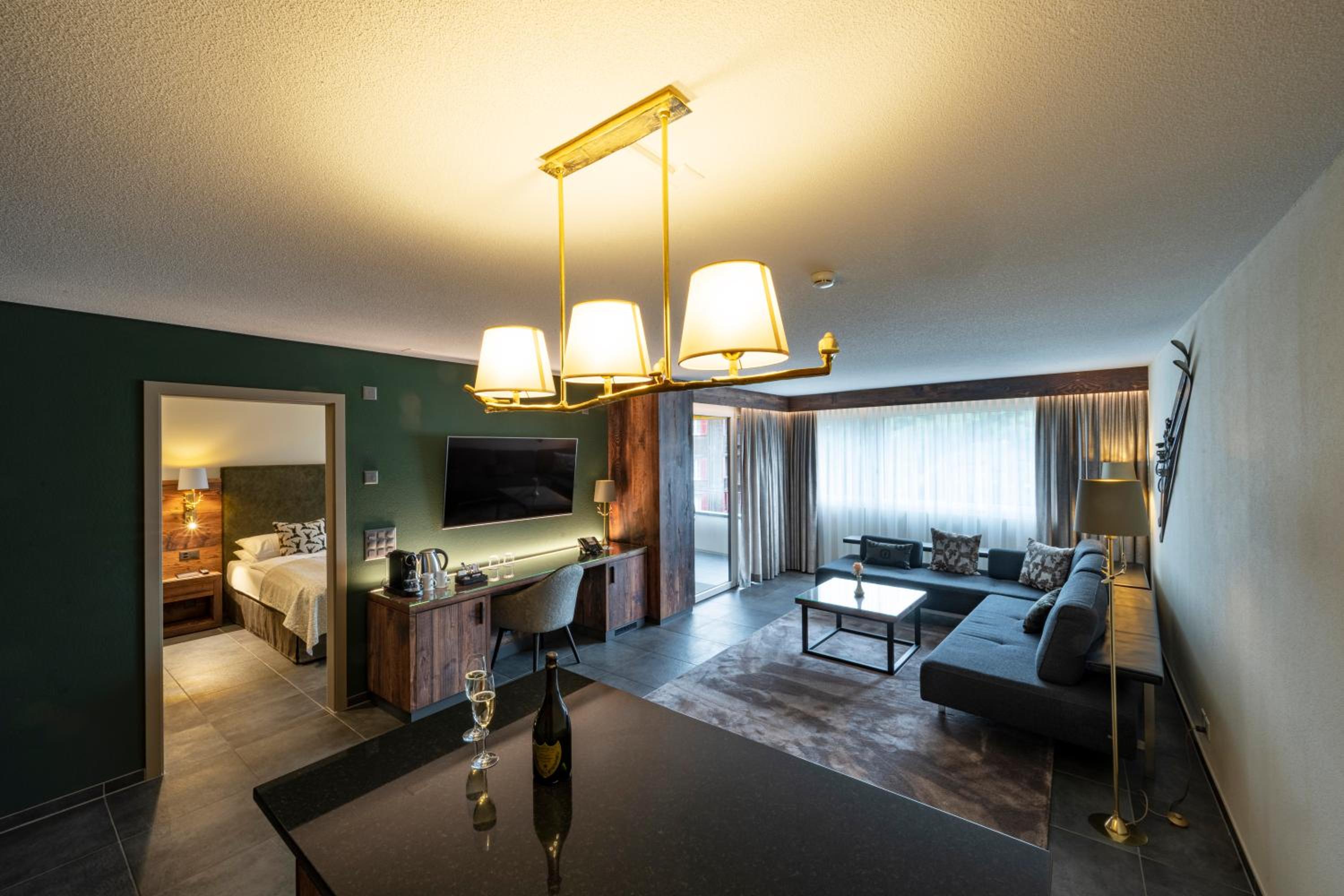 1 Bedroom, Superior, Suite, Twin Beds, Eiger View