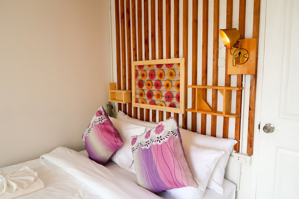 Baan Urt Suratthani Airport Hotel 31/66