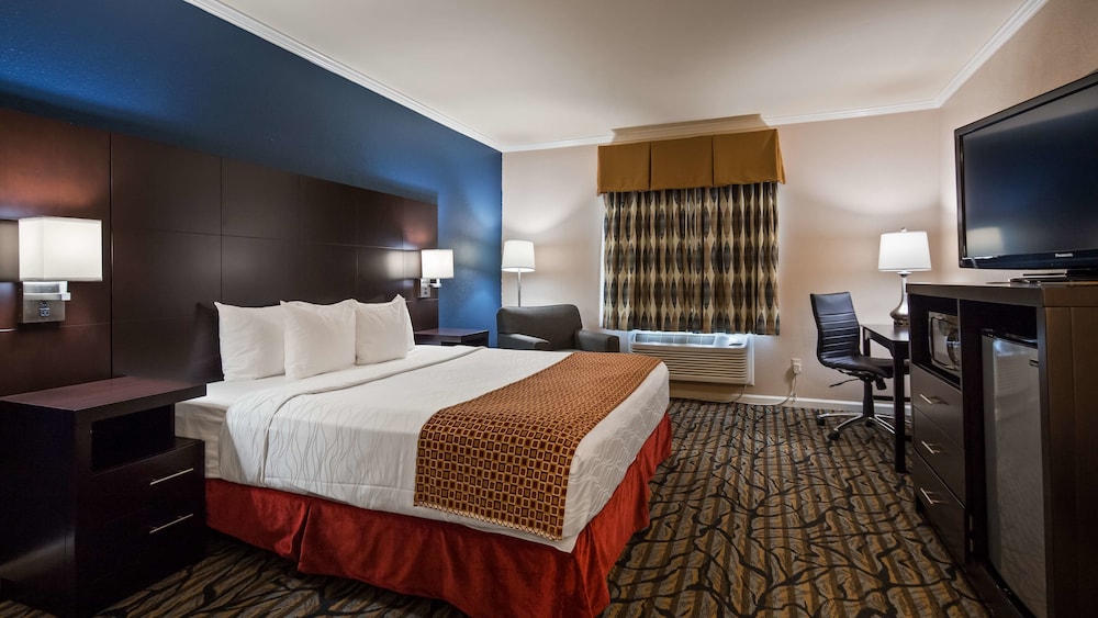 Best Western Spring Hill Inn & Suites 4/32