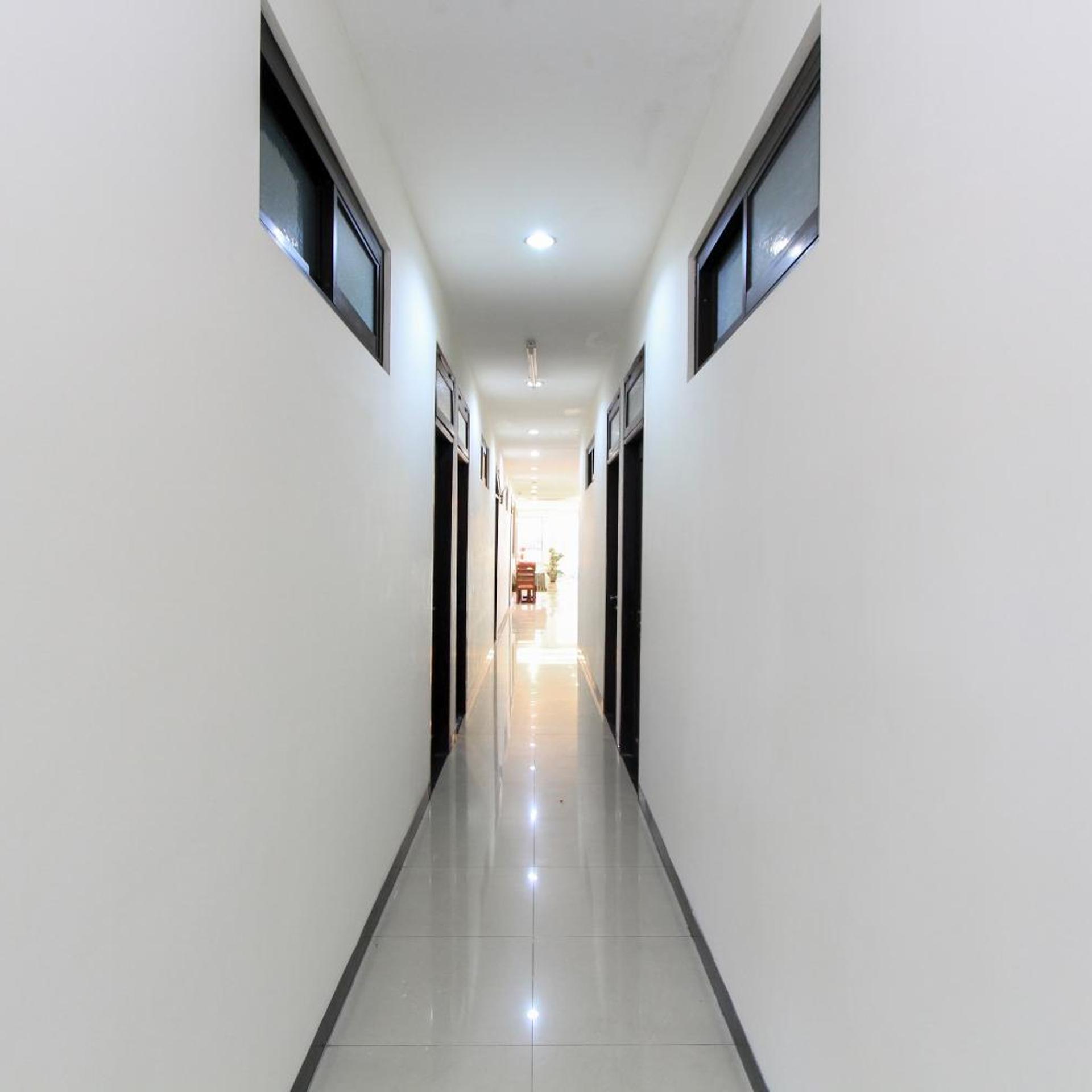 Hotel O Genteng Near Genteng Market Formerly Uno Hotel 34/43