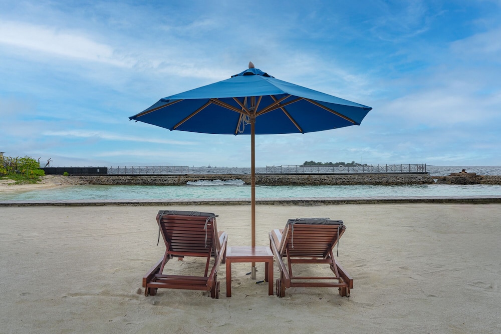 HULHULE ISLAND HOTEL 50/55