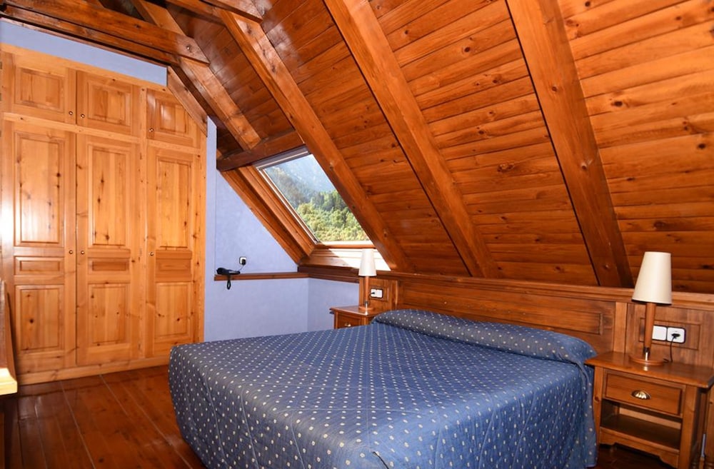 Room, Double or Twin Bed, Attic، Rvhotels Orri 6/10