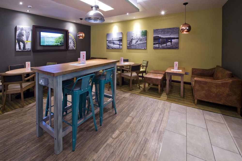 Premier Inn Glasgow Braehead 21/41