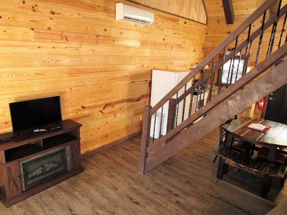 Freedom Ridge Cabins 19/54