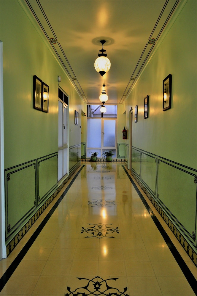 Om Niwas Suite Hotel 4/67
