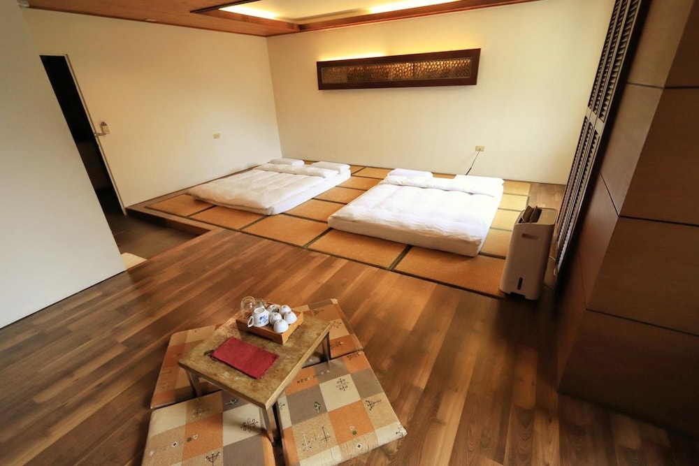 Fenchihu Hotel 8/25