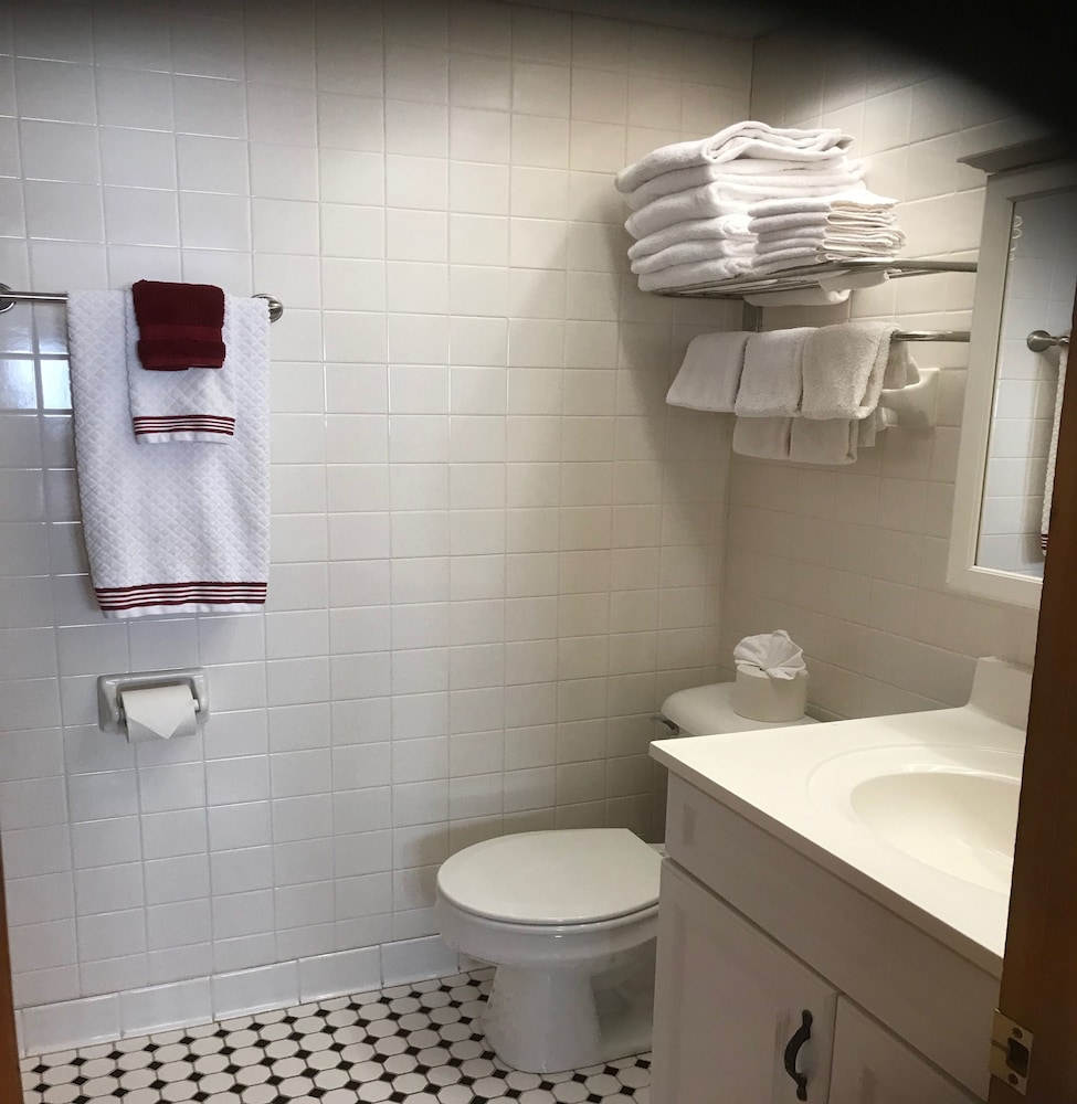 Clear Lake Resort 48/50
