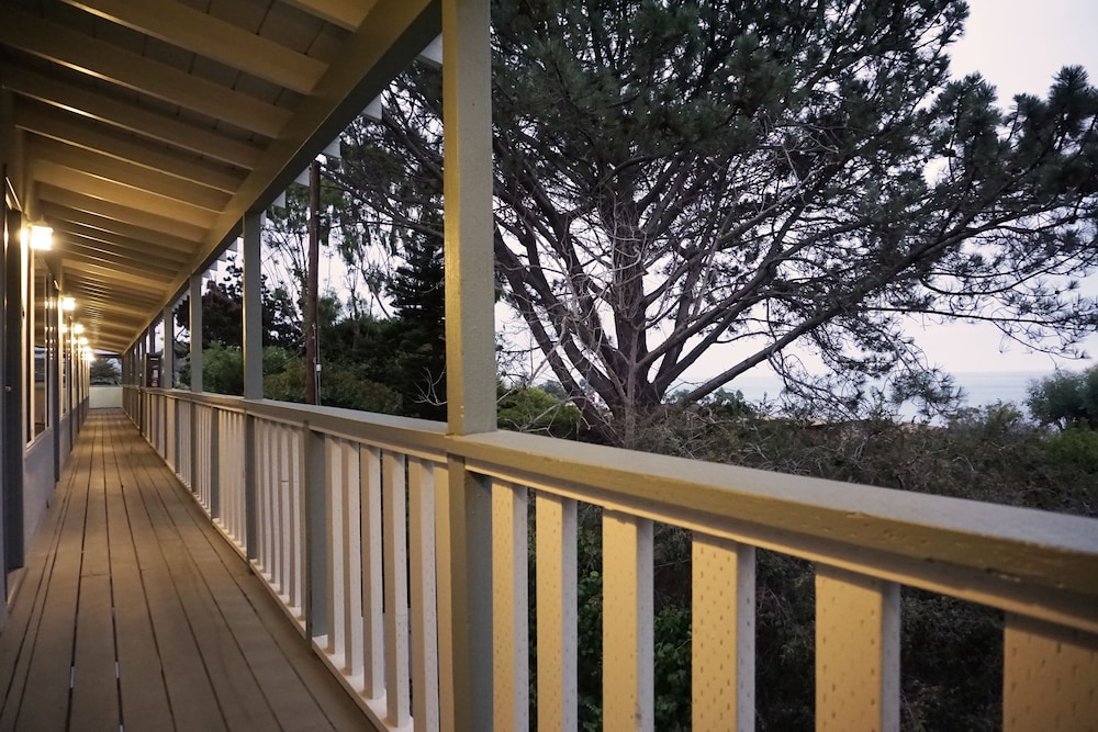 Crescent Bay Inn 32/48
