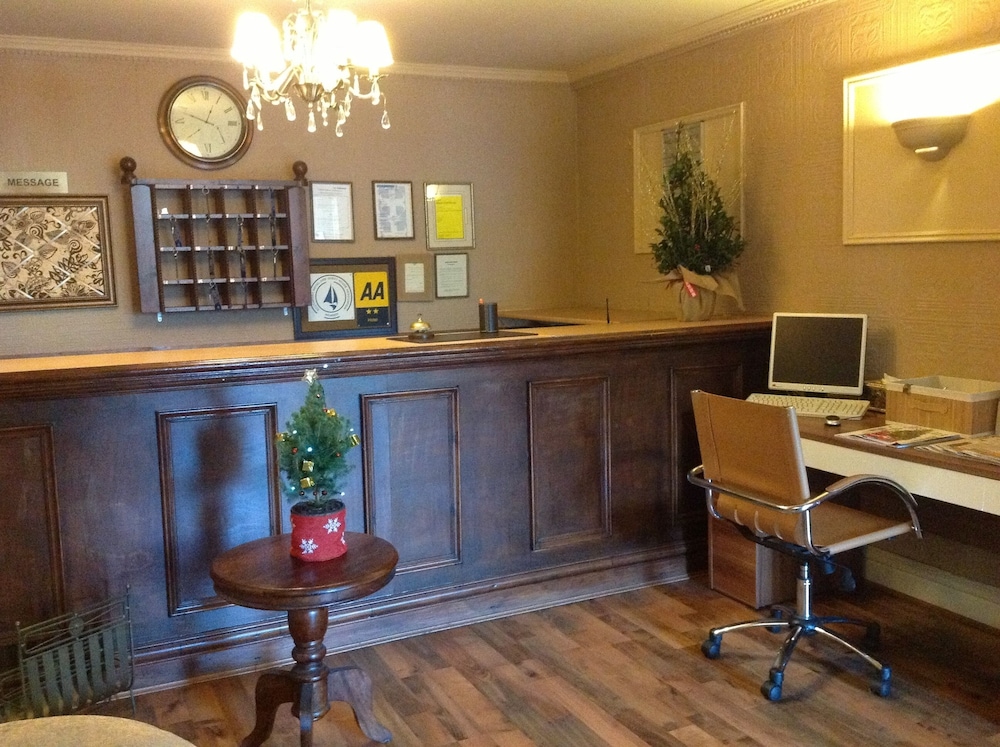 Balmoral Lodge Hotel 13/42