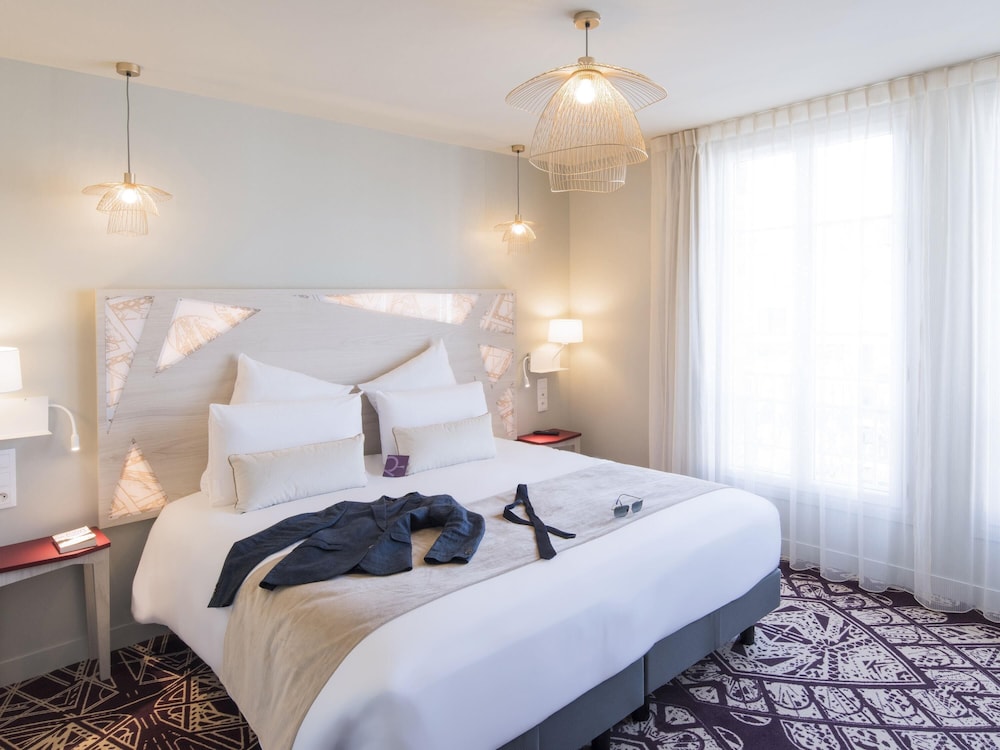 PRIVILEGE, KING BED