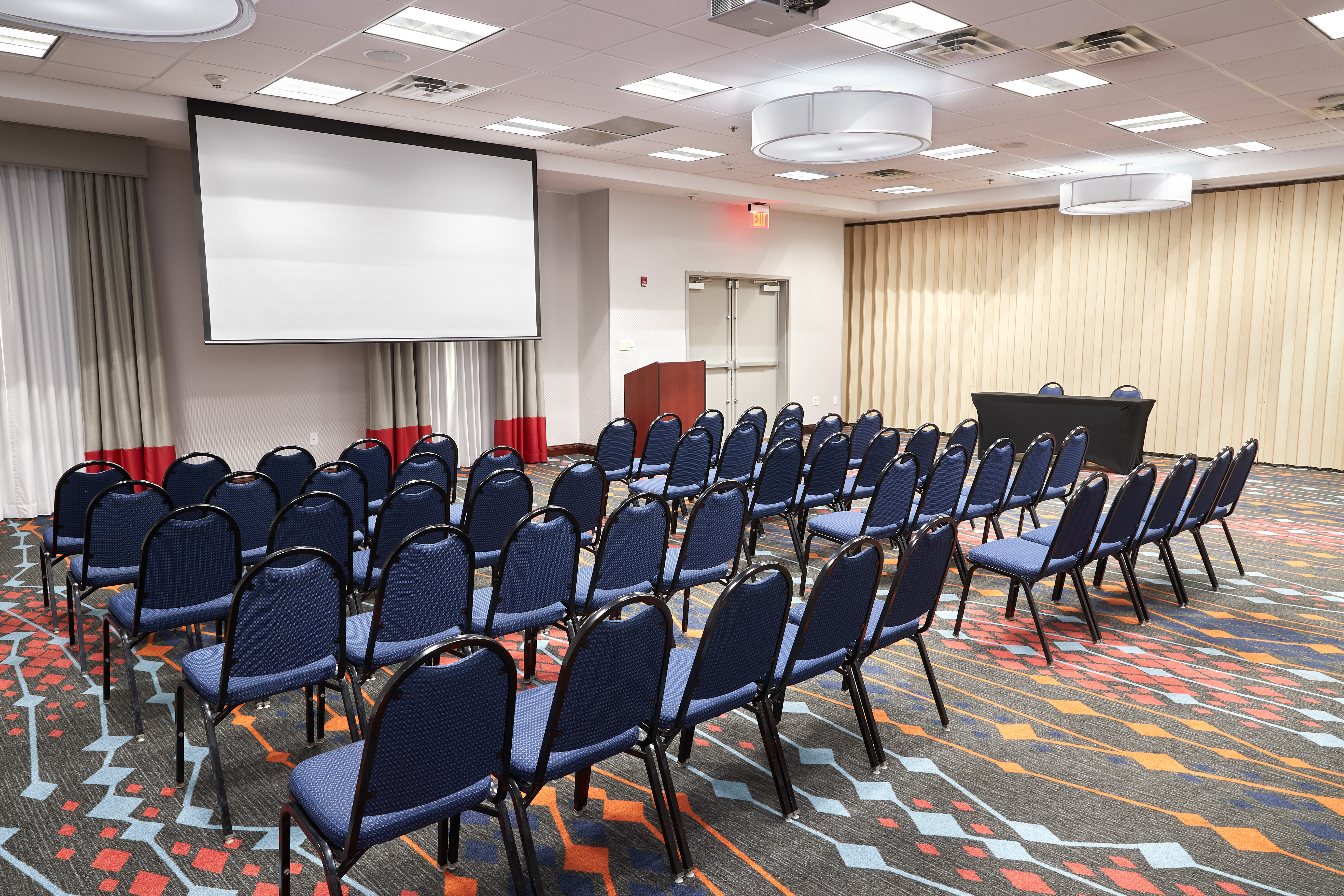 Holiday Inn Hotel Suites Stockbridge Atlanta I 75 34/50