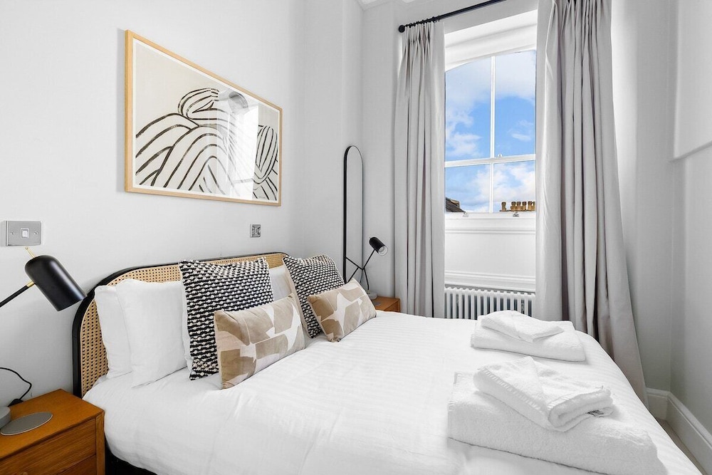 1 Elliot Terrace 16/50