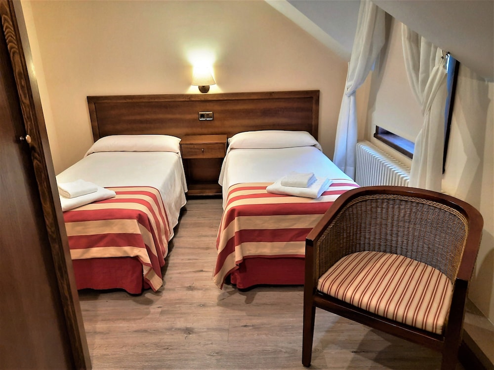 Hotel Urogallo (ex Husa) 12/46