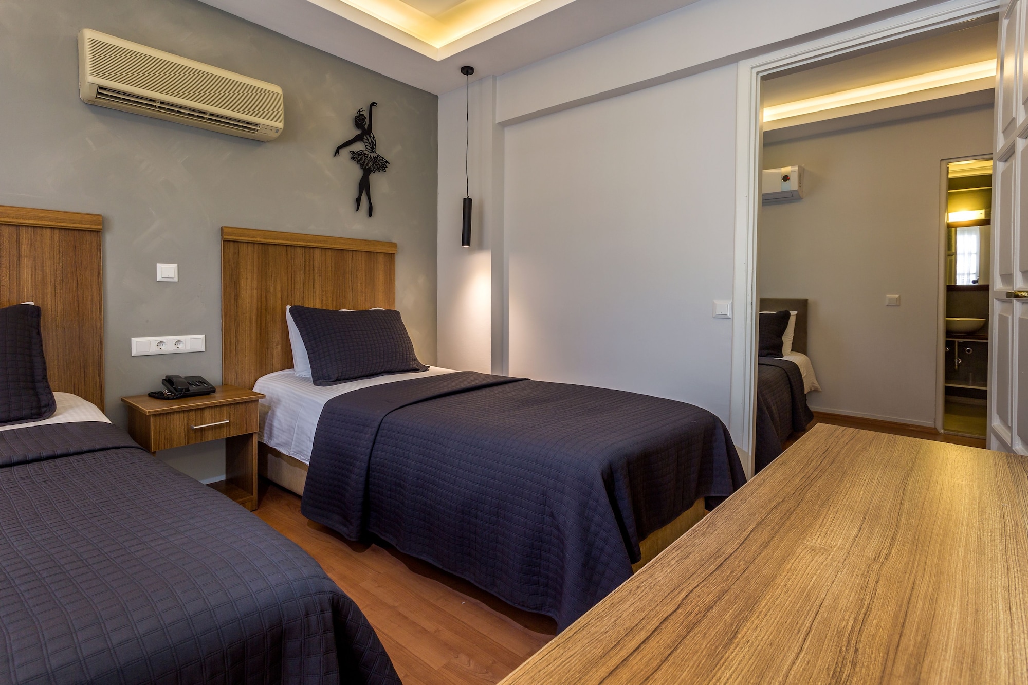 FAMILY, TRIPLE, 1 DOUBLE AND 1 SINGLE BED