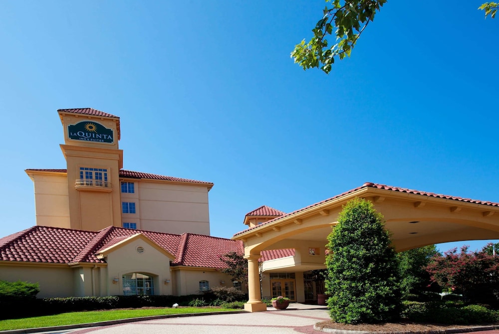 La Quinta Inn & Suites by Wyndham Greensboro NC 3/55