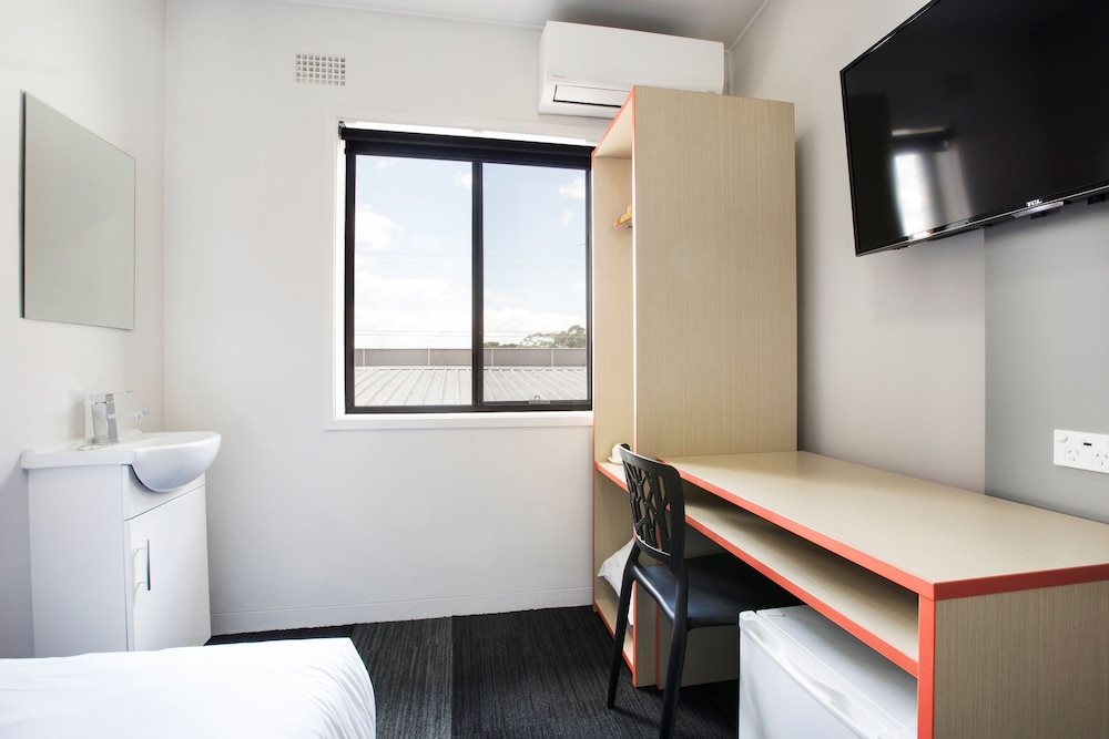 Villawood Hotel 28/29