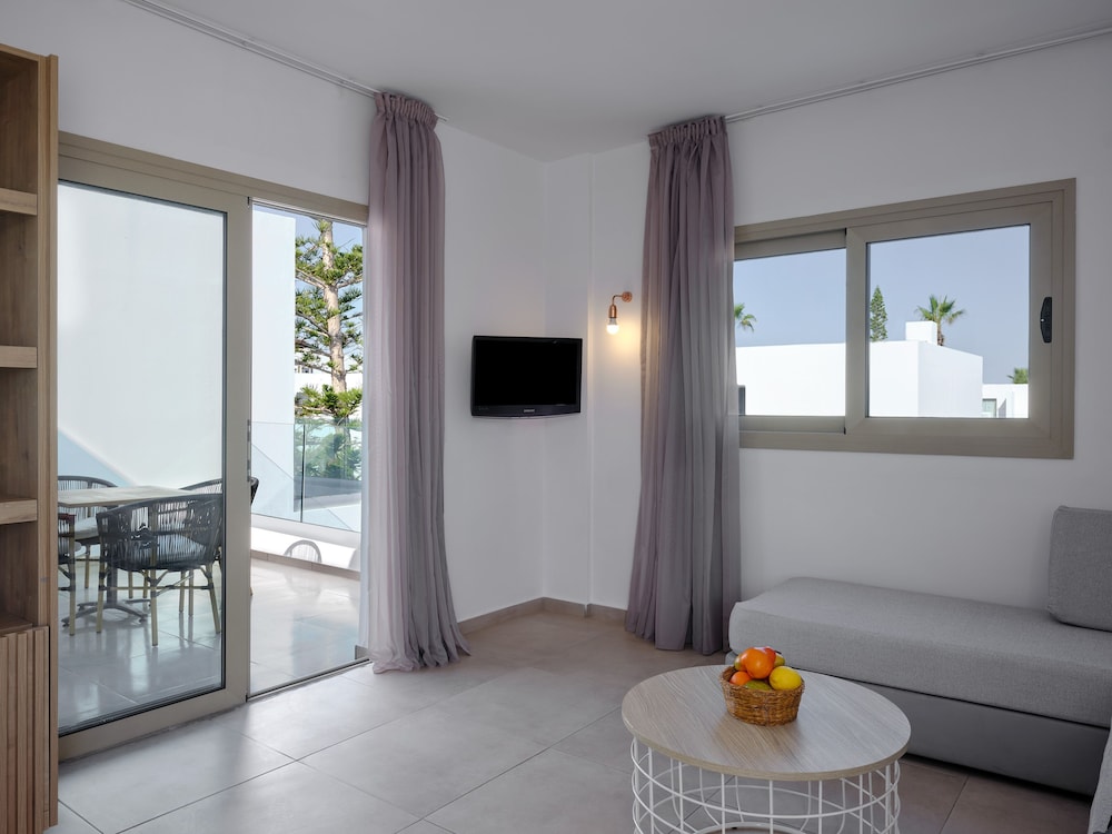 Panthea Resort 24/32