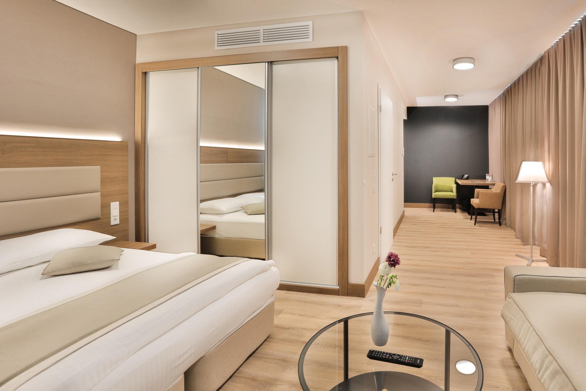 Suite, Apartment