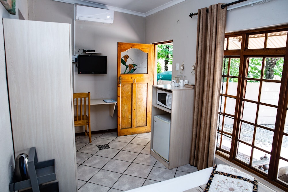 Woodpecker Guesthouse 33/42