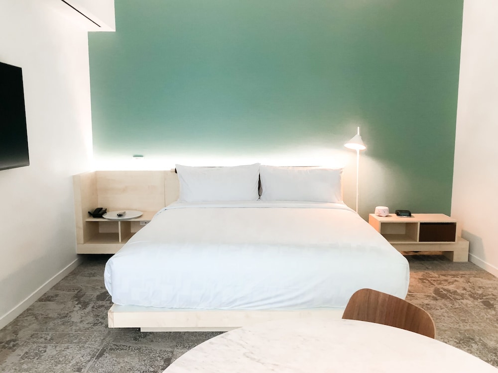 Suite, City View