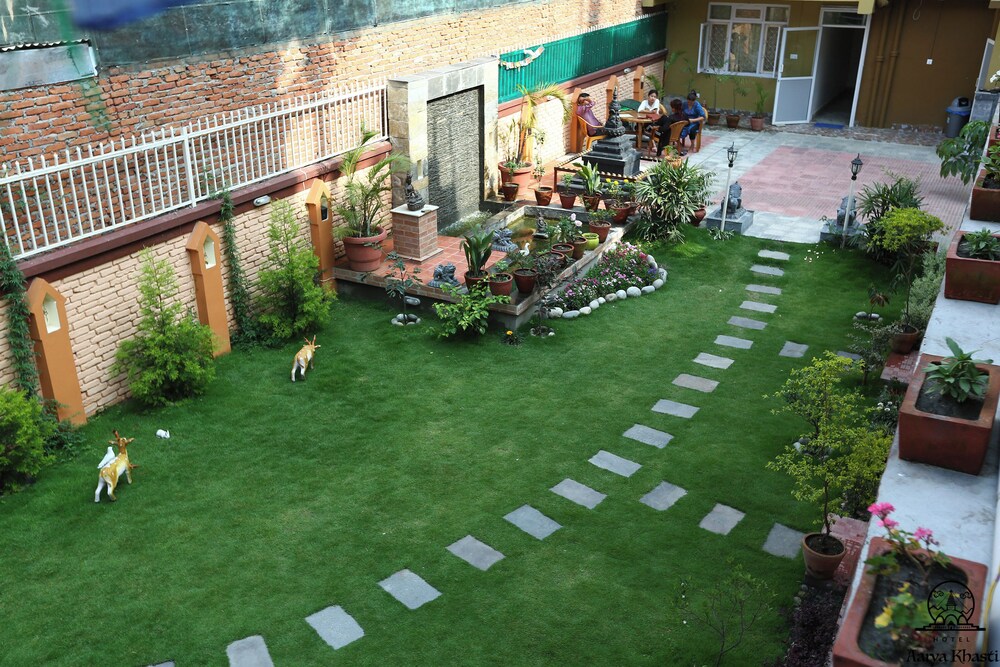 Hotel Aarya Khasti 27/33