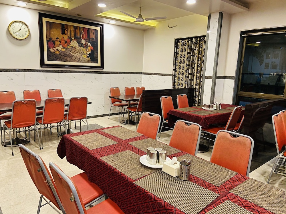 Hotel Sai Bansi 33/36