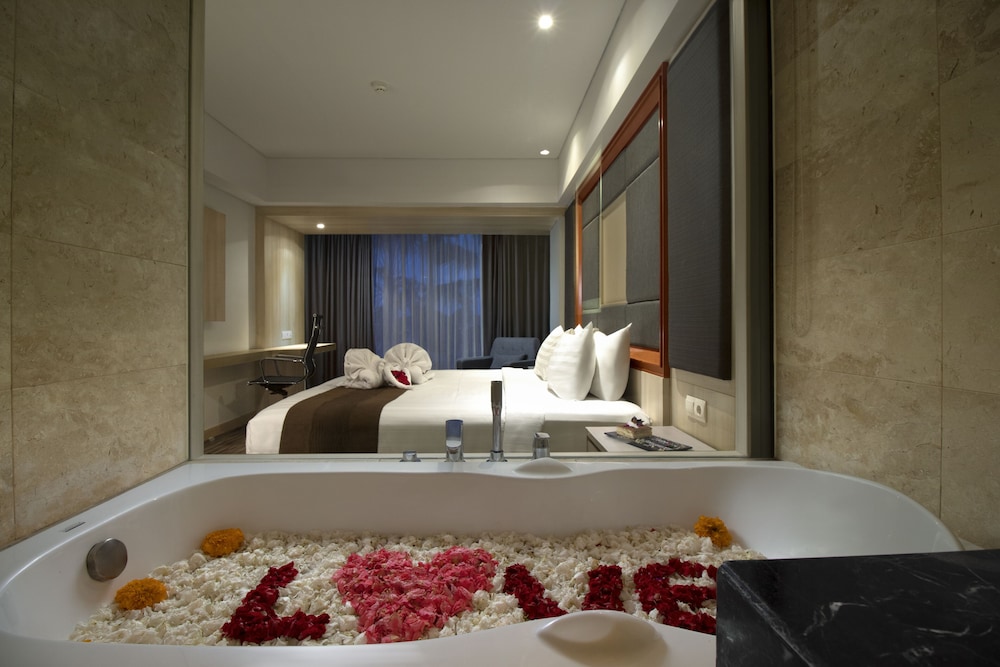 Sovereign Bali Hotel 12/27