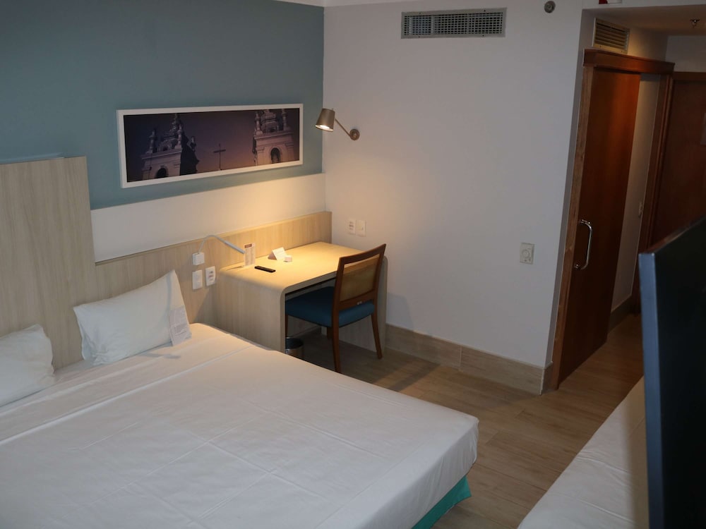 Mercure Salvador Rio Vermelho Hotel 24/75