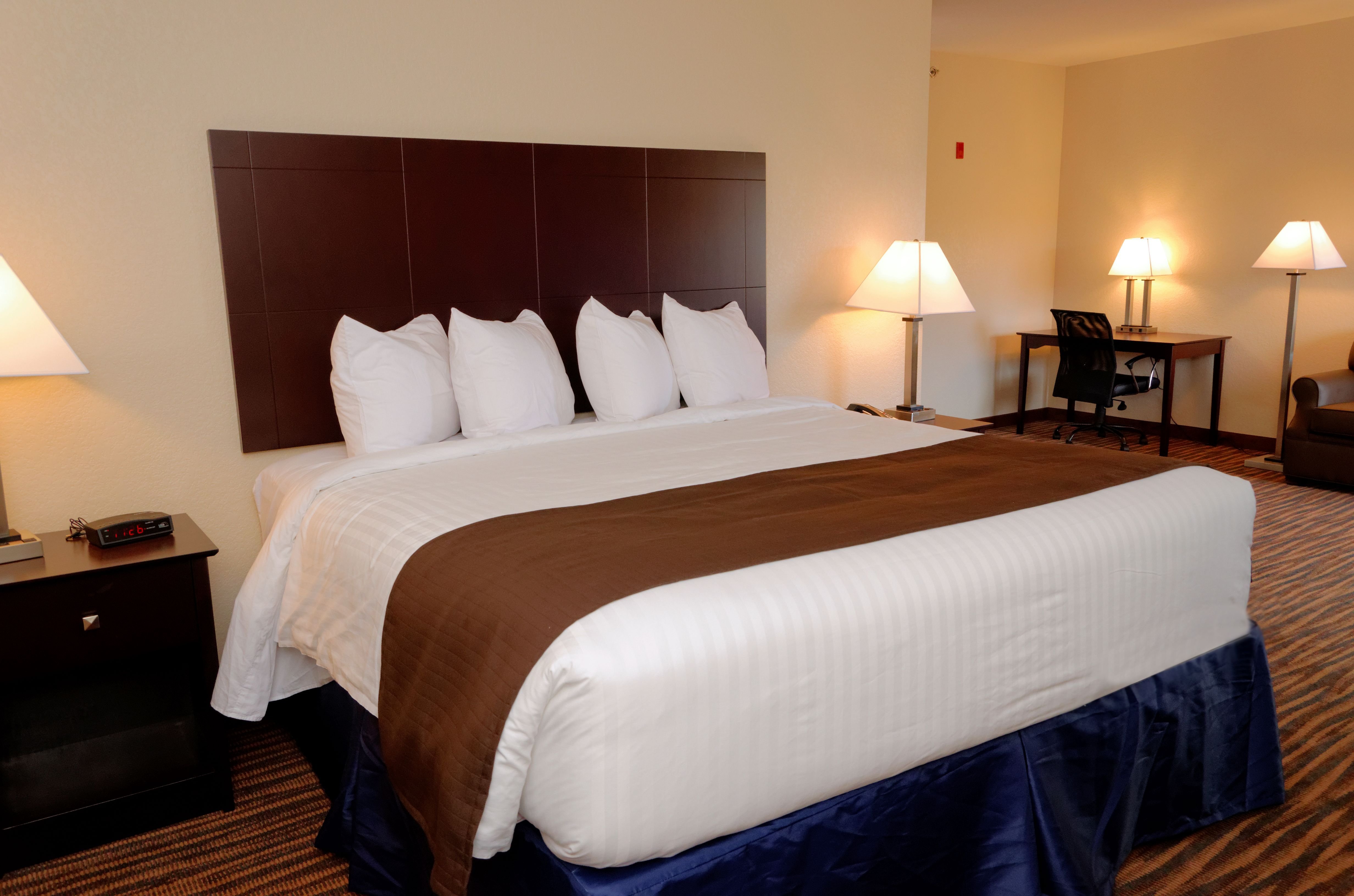 Boulders Inn Amp Suites Oak Ridge 22/50