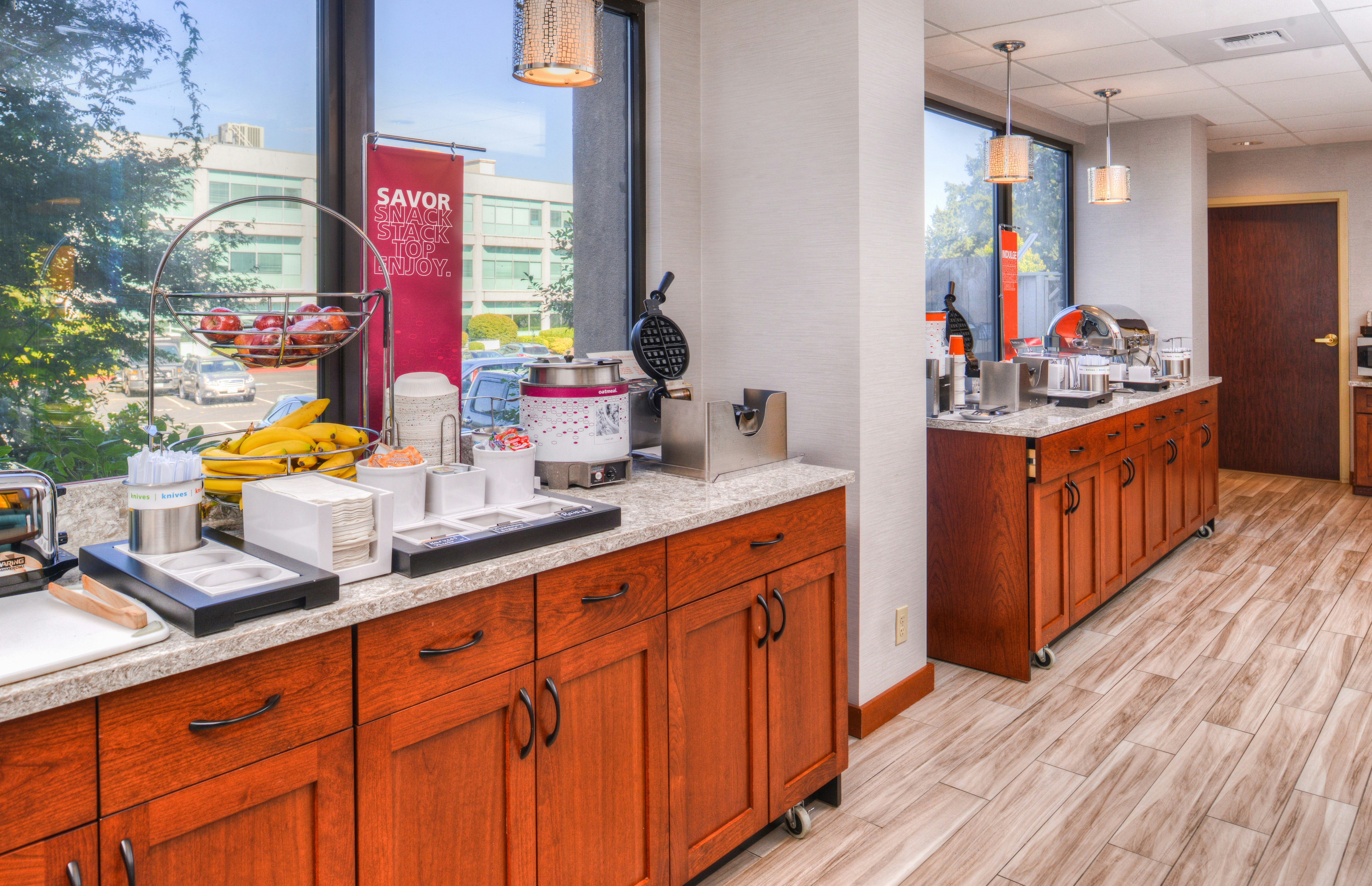 Hampton Inn Seattle-Airport 50/50