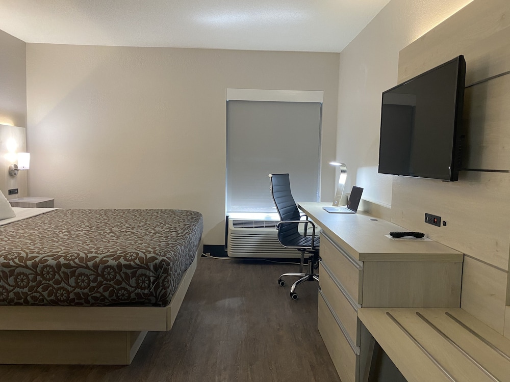Days Inn & Suites by Wyndham Peachtree Corners/Norcross 9/22