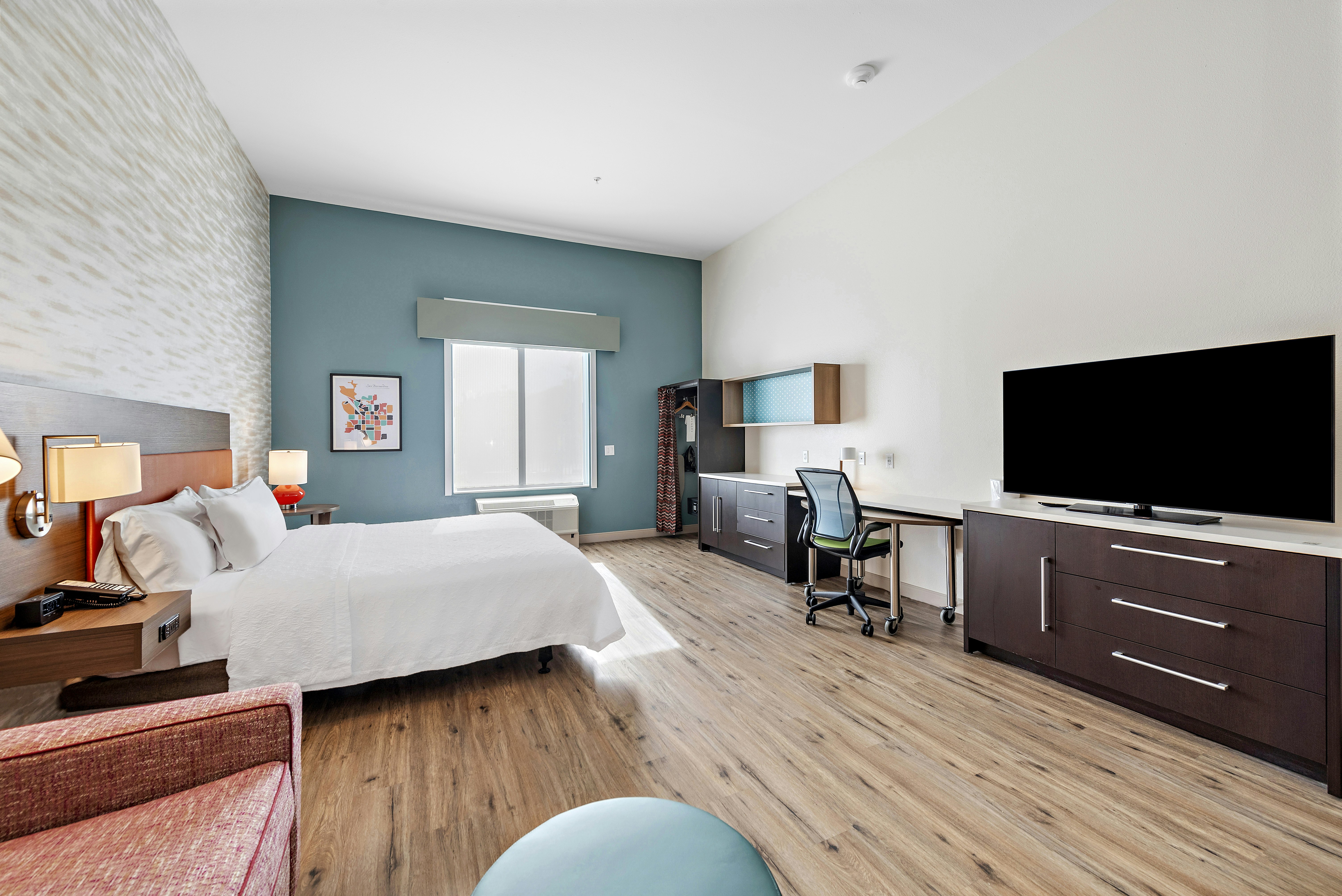 STUDIO, KING BED, ACCESSIBLE