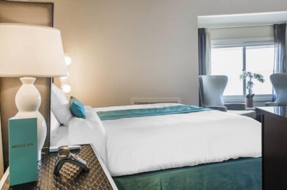 Aqua Blue Hotel & Conference Center 35/61