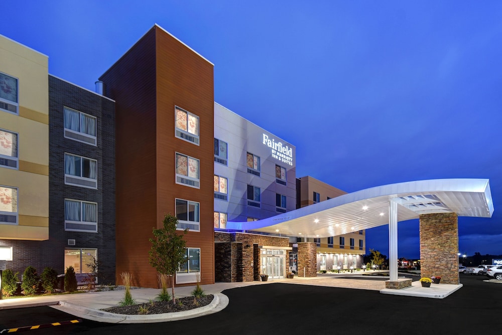 Fairfield Inn & Suites by Marriott Grand Rapids Wyoming 1/36