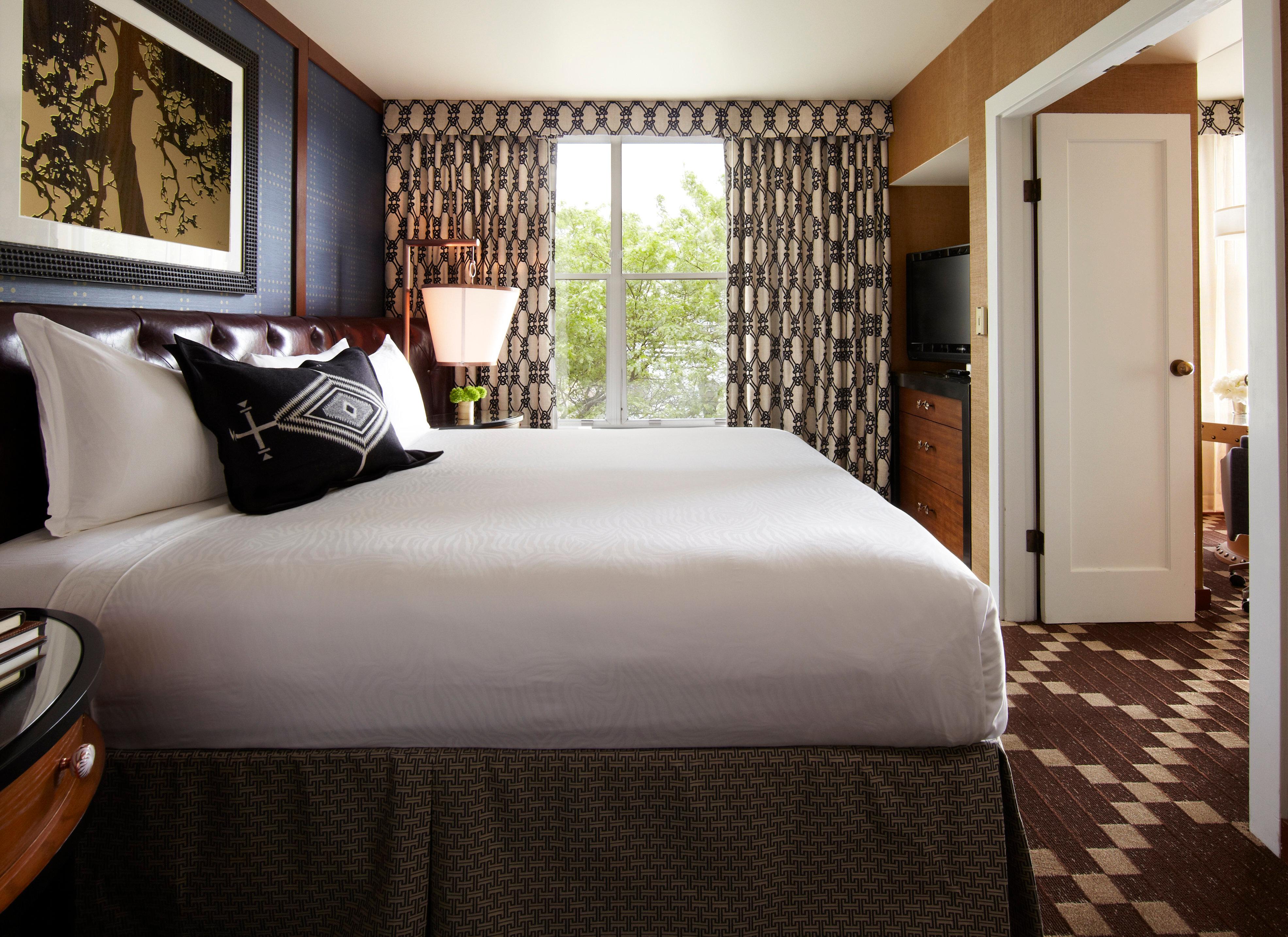Suite, King Bed, City View