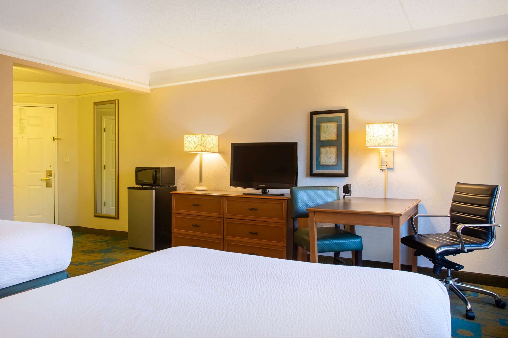 2 Double Beds