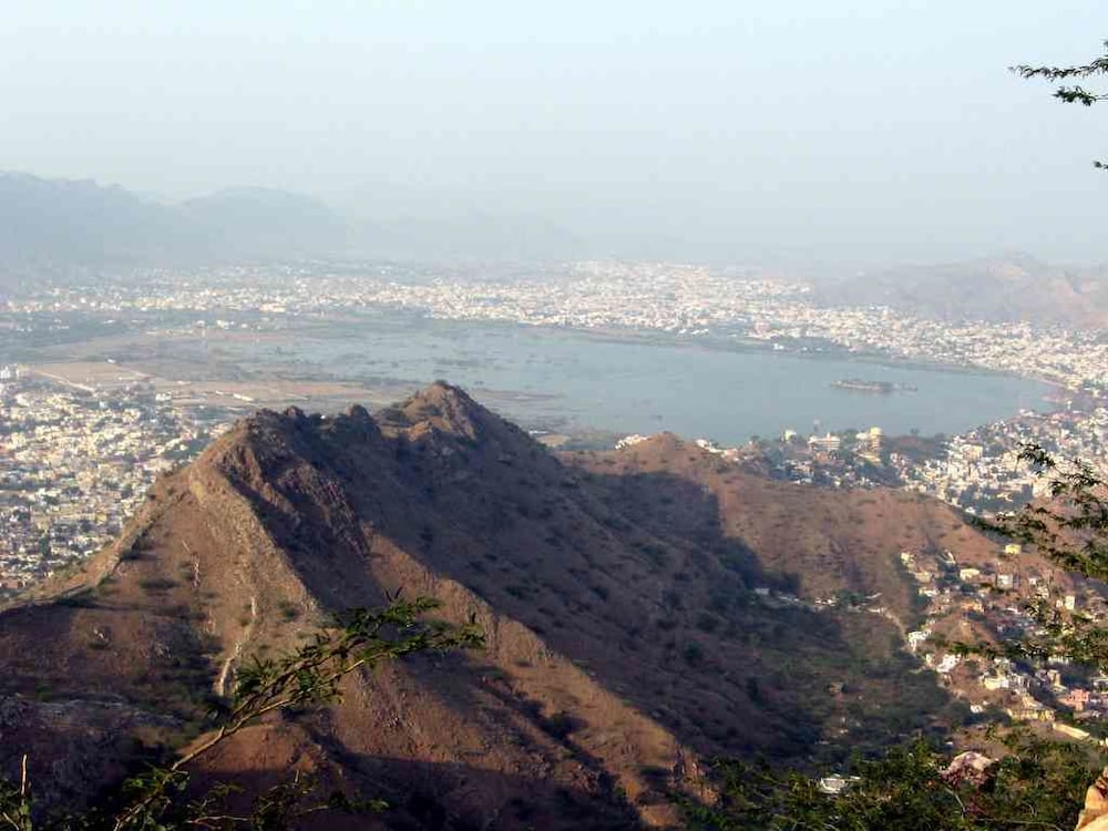 Hotel Royal Ajmer 32/40