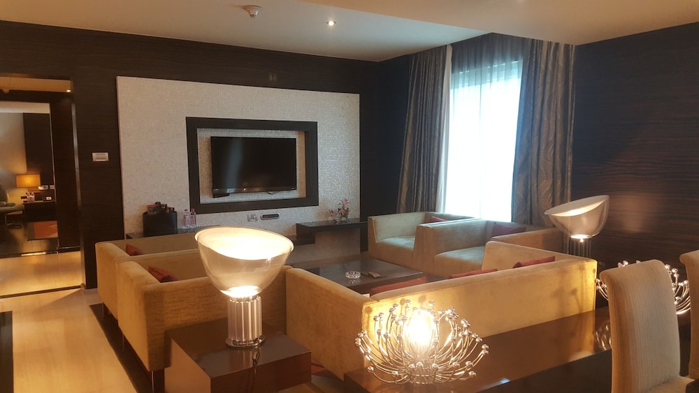 Vivanta Hyderabad, Begumpet 38/55