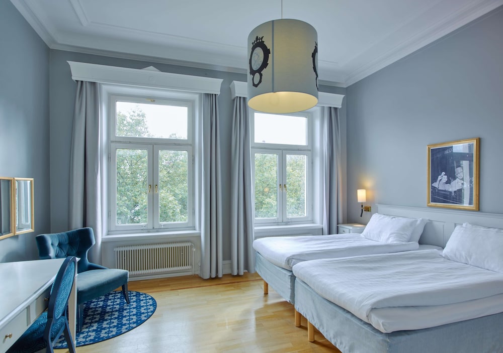 SUPERIOR, FAMILY, TWIN BEDS, SOFA