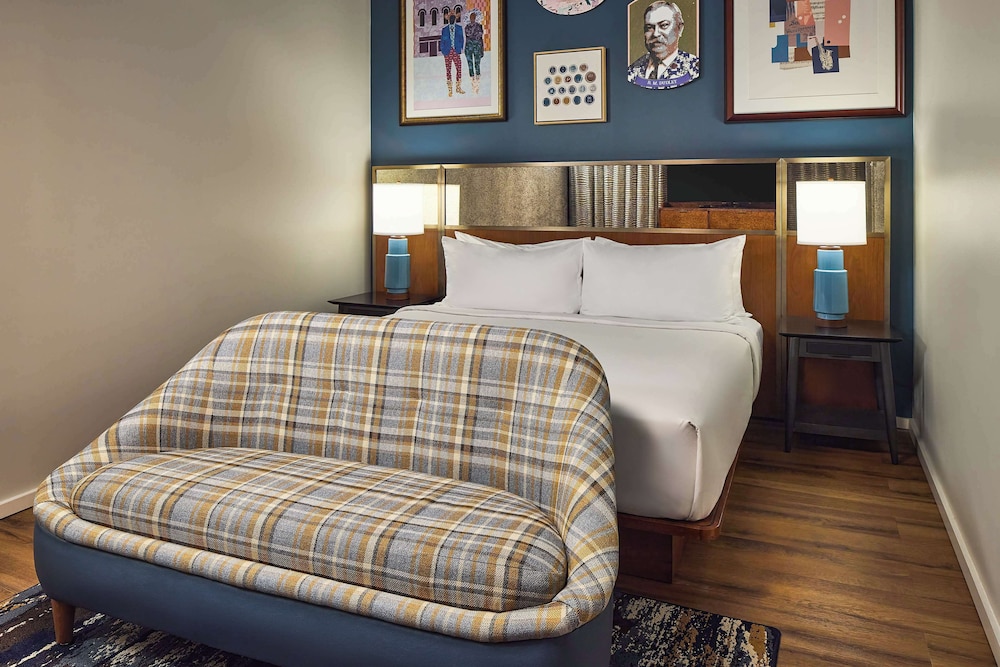 ROOM, KING BED, ACCESSIBLE