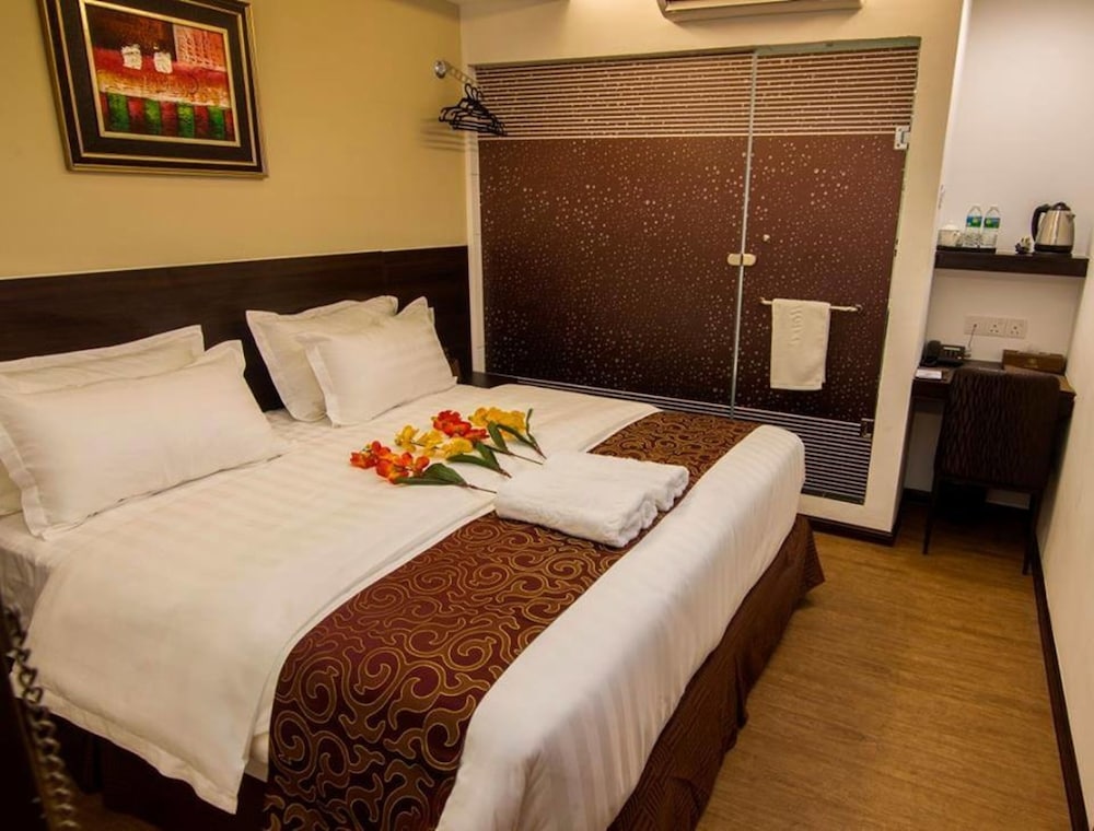 J SUITES HOTEL 25/47