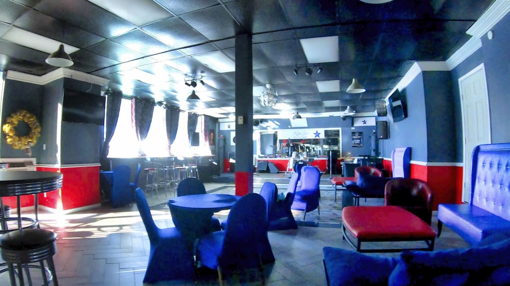 R Nite Star Inn & Suite 54/65