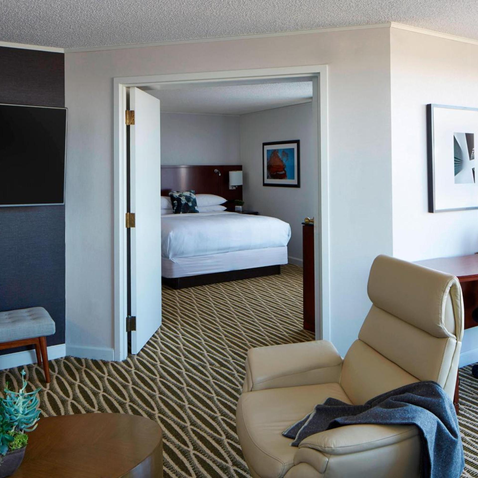 جناح بسرير كينج بغرفة نوم واحدة مع دخول صالة النادي، Minneapolis Marriott Southwest 3/3