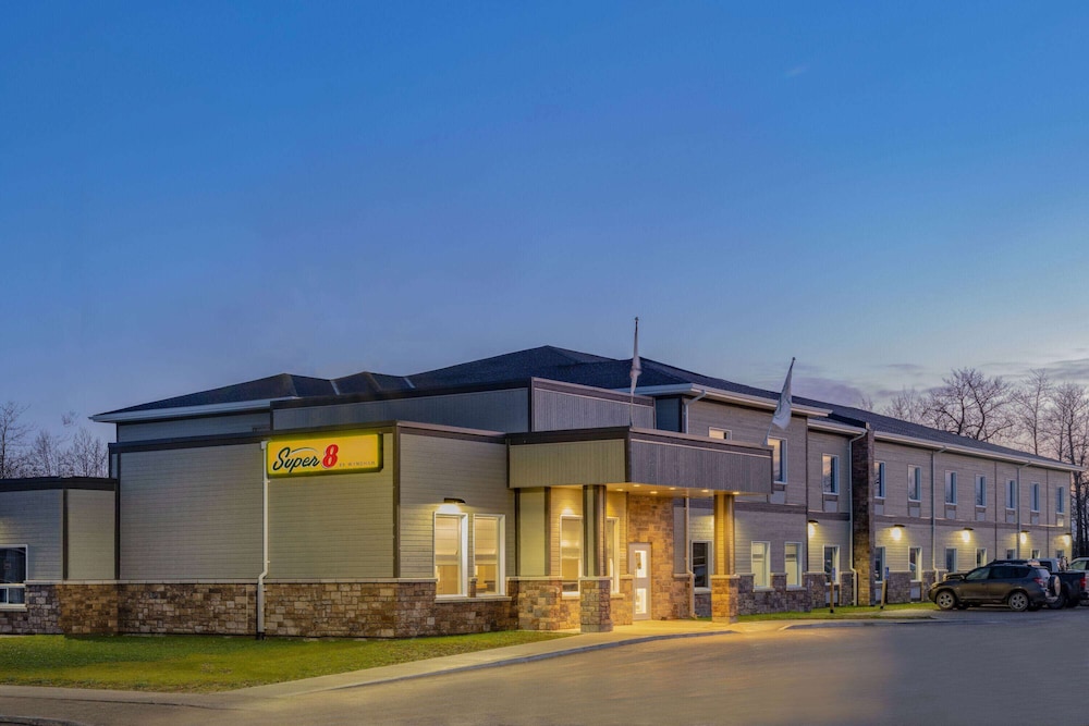 Super 8 by Wyndham Moosonee 1/50