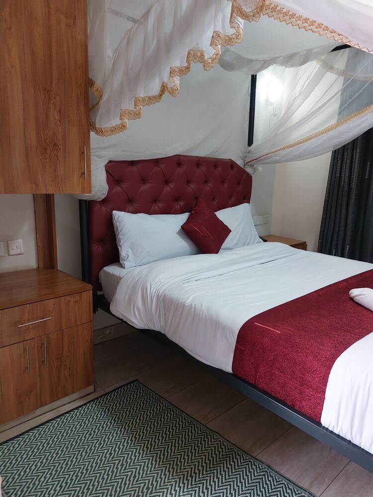 Toque Hotel & Lounge 30/50
