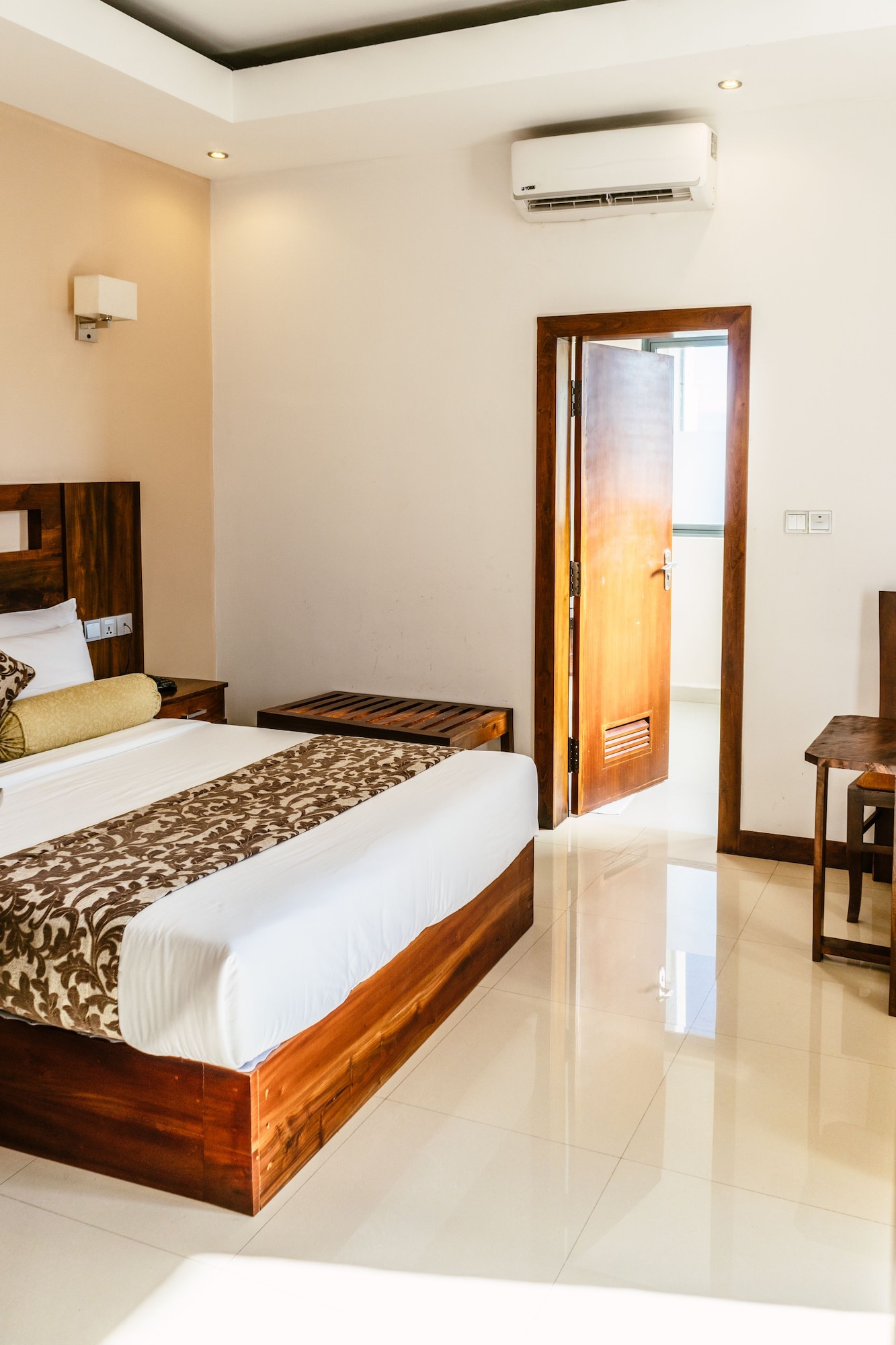 SUPERIOR, DOUBLE BED